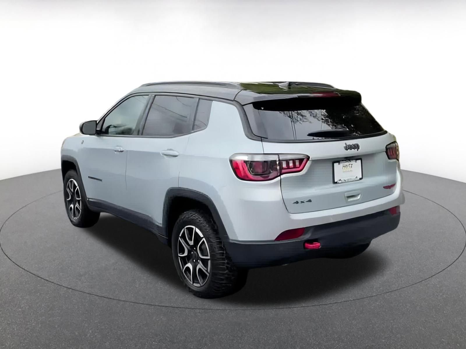 Used 2025 Jeep Compass Trailhawk image 11