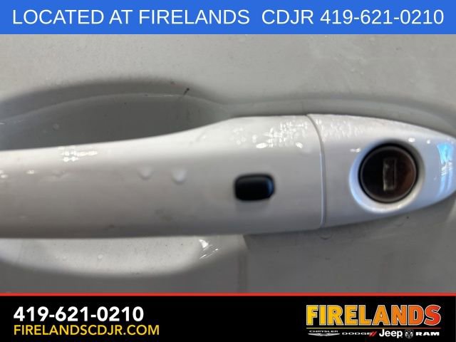 New 2025 Jeep Compass Latitude w/ Sun & Sound Group AWD/4WD image 13