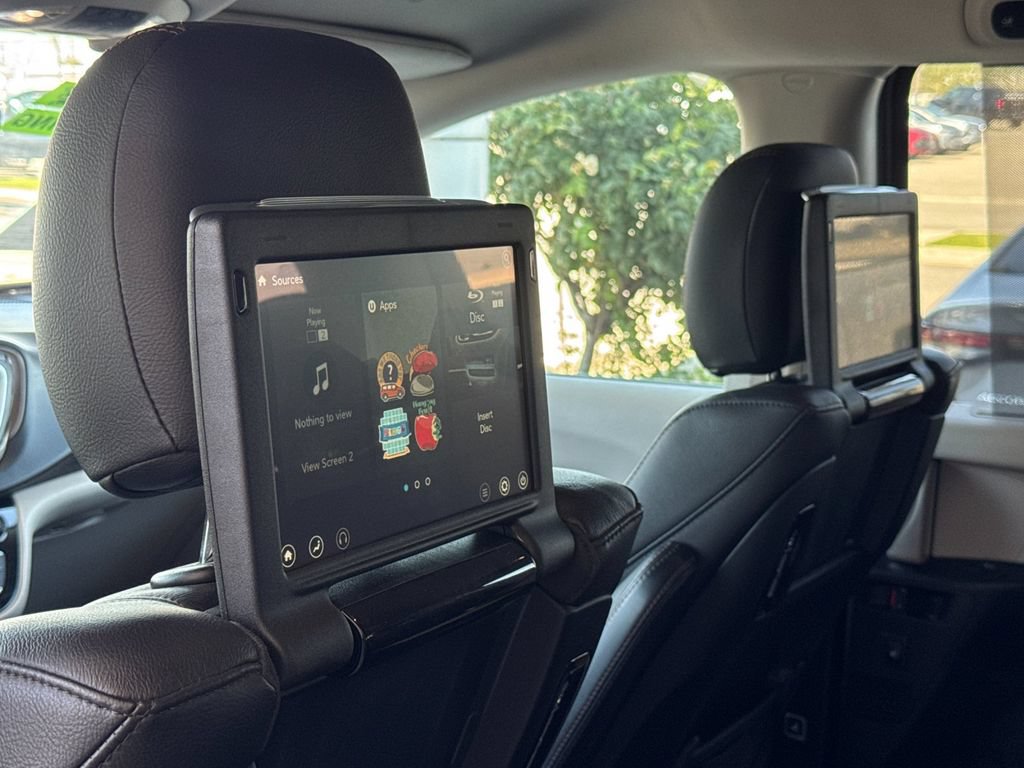 Used 2018 Chrysler Pacifica Touring-L Plus FWD image 15