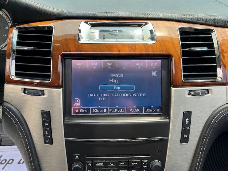 Used 2014 Cadillac Escalade Platinum AWD/4WD image 17