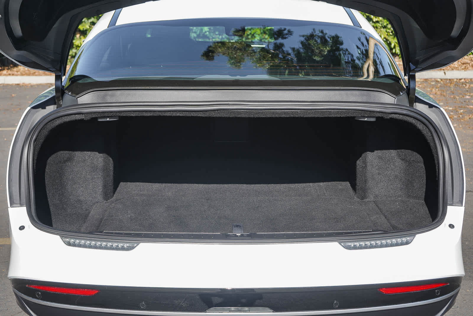 Used 2024 Lucid Air Pure RWD image 25