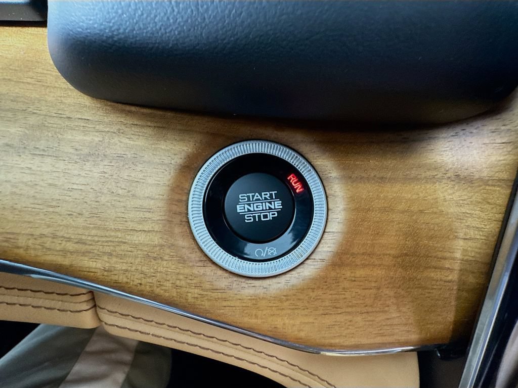 Used 2023 Jeep Grand Cherokee Summit AWD/4WD image 17