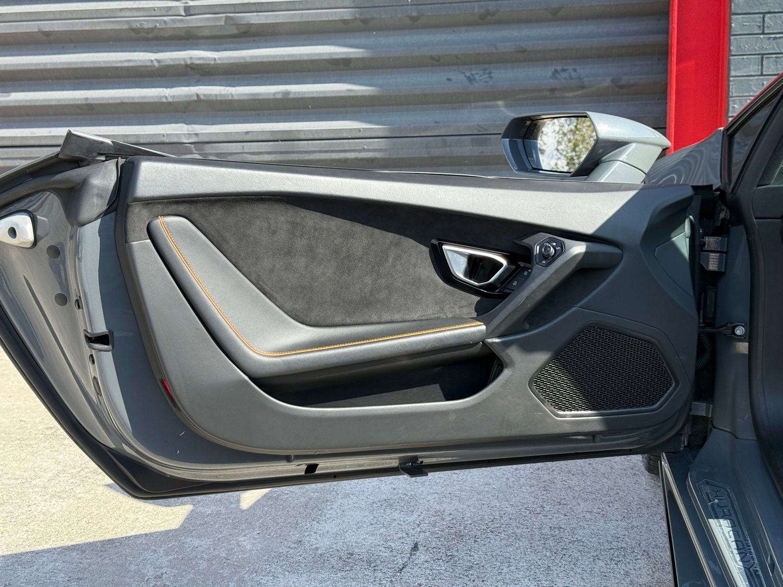 Used 2021 Lamborghini Huracan EVO image 14