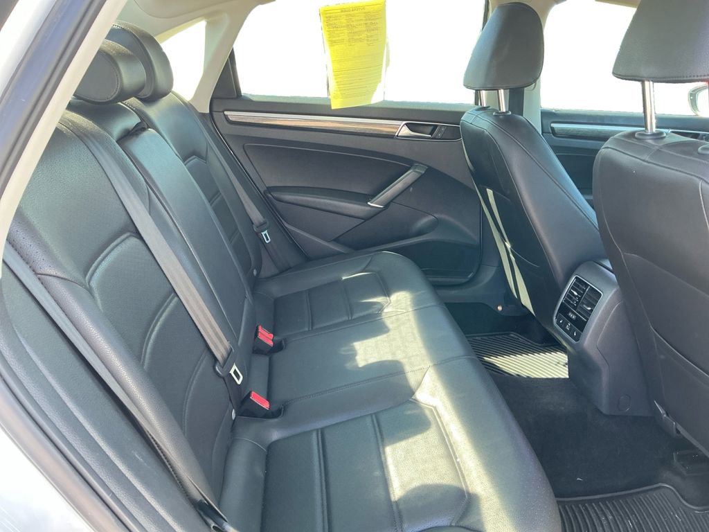 Used 2017 Volkswagen Passat 1.8T SE FWD image 20
