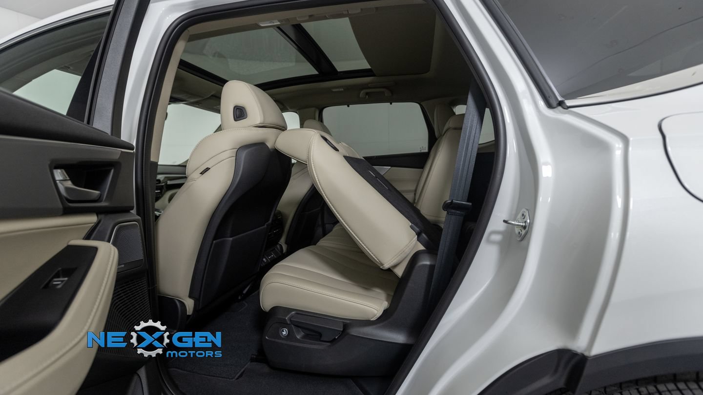 Used 2025 Acura MDX SH-AWD w/ Technology Package image 28