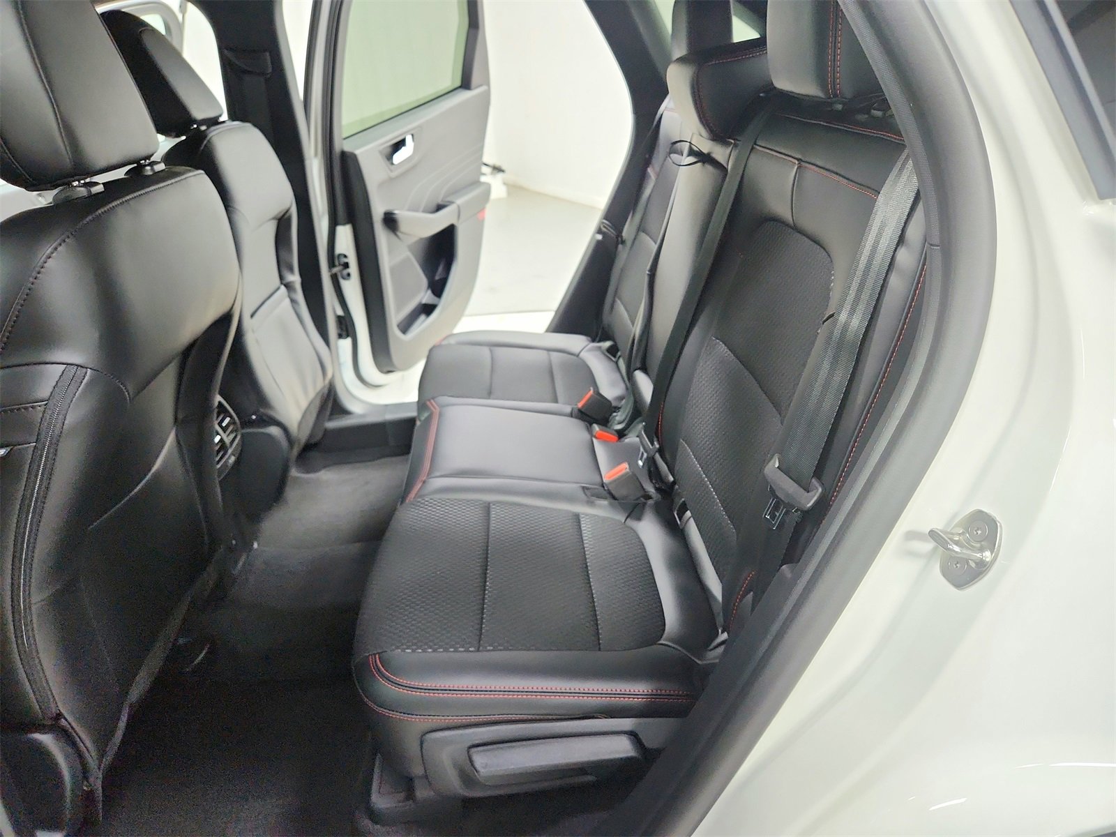 New 2026 Ford Escape ST-Line w/ Tech Pack #1 image 33