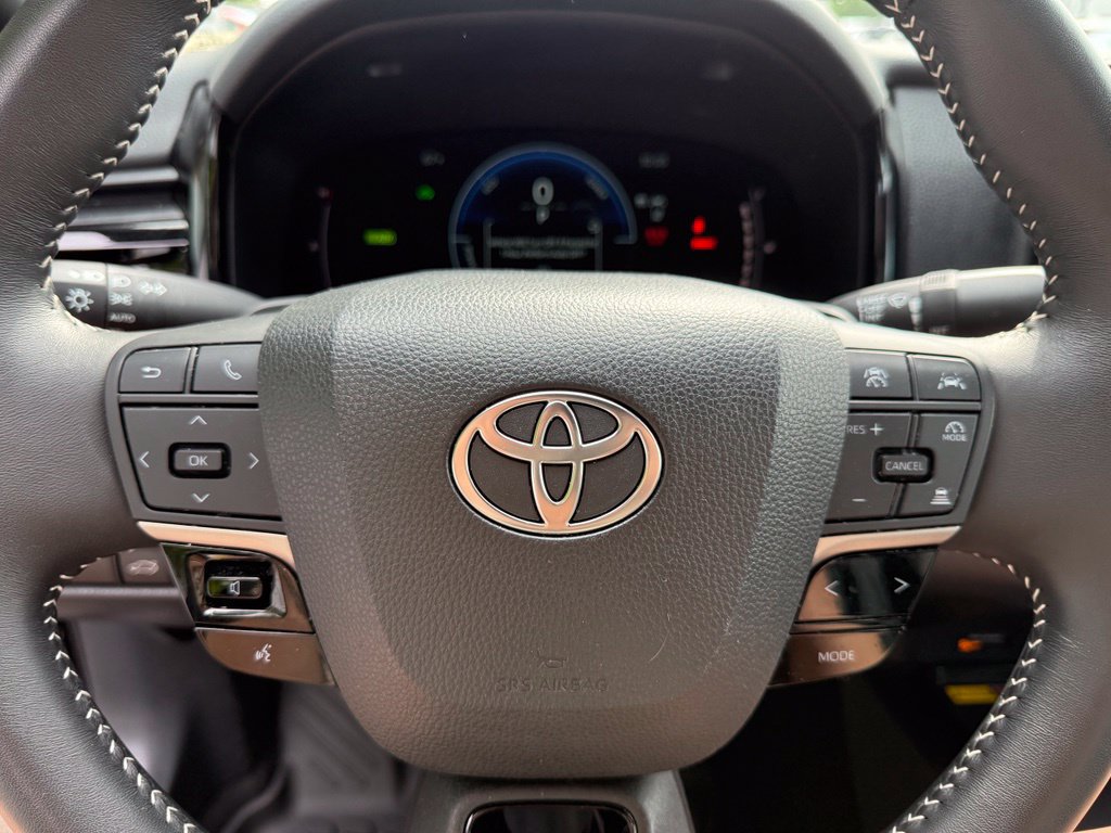 Used 2025 Toyota Camry SE FWD image 31