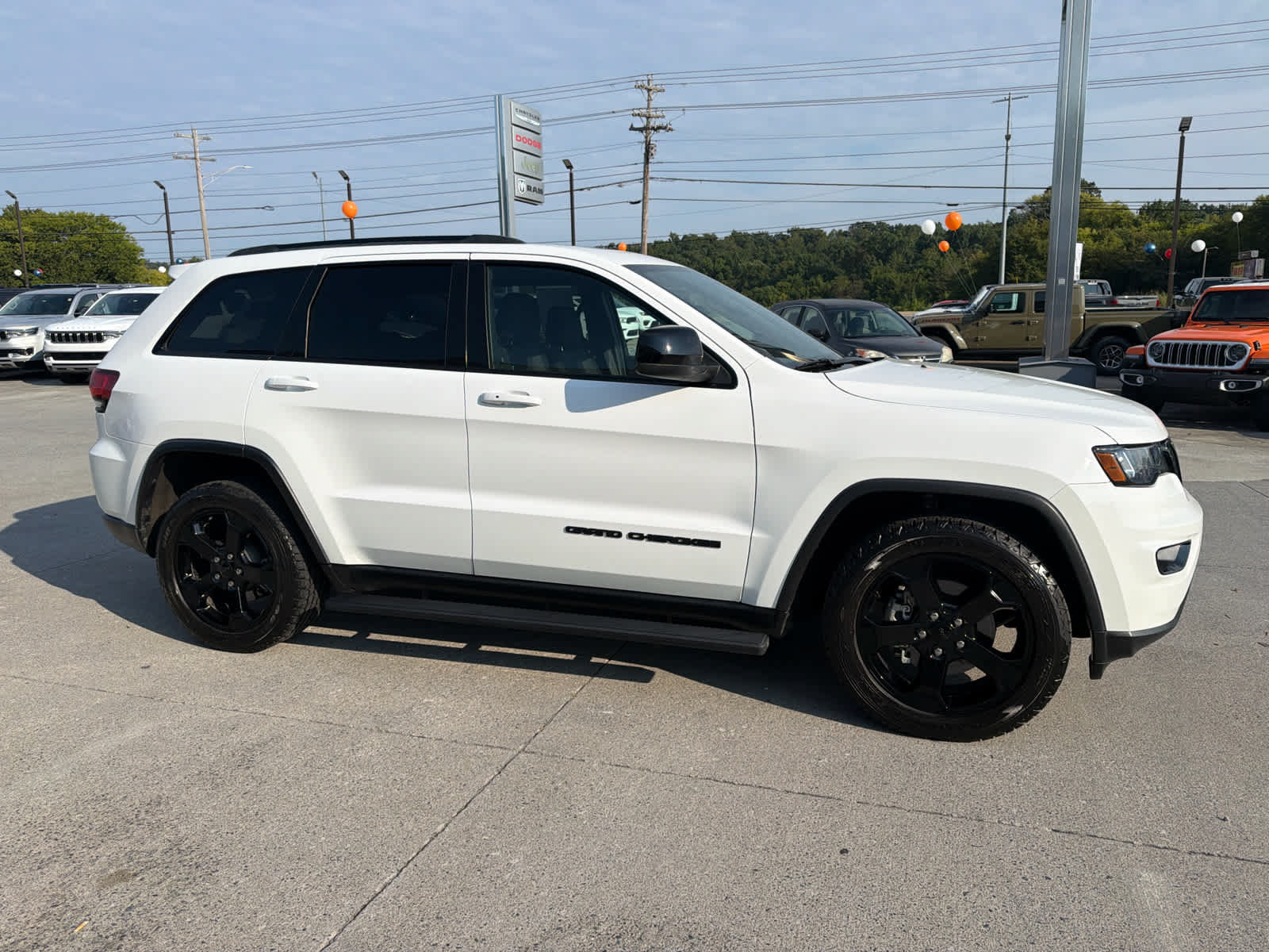 Used 2018 Jeep Grand Cherokee Laredo AWD/4WD video 2