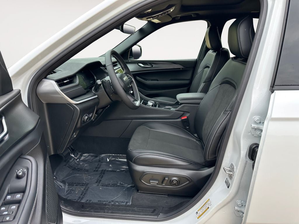 New 2025 Jeep Grand Cherokee L Altitude AWD/4WD image 9