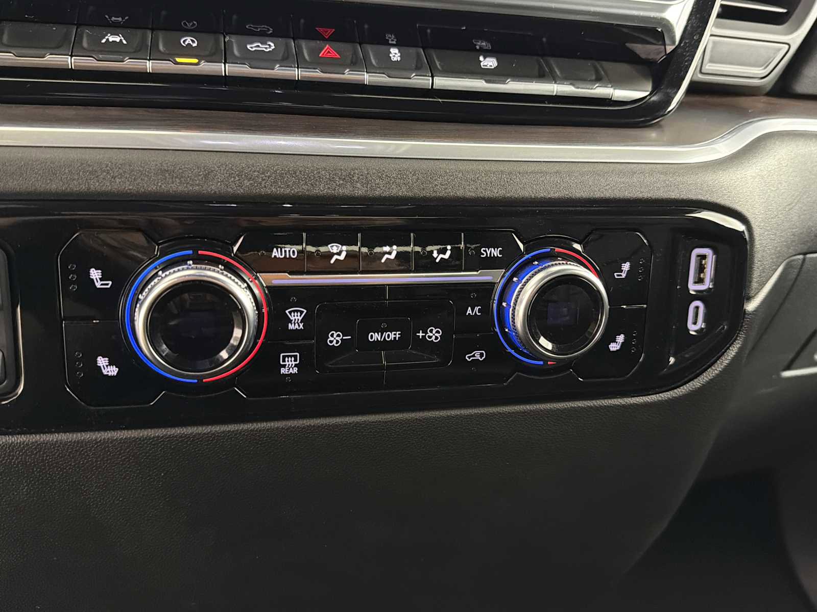 Used 2025 GMC Sierra 1500 SLT image 30