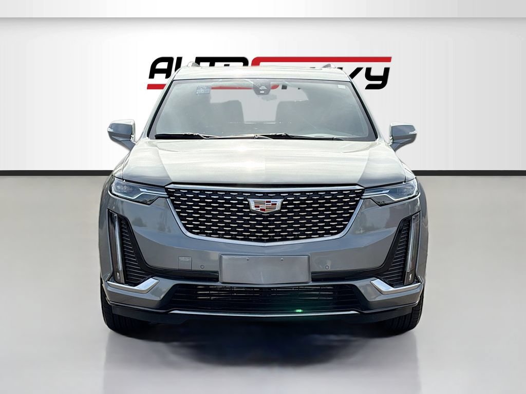 Used 2024 Cadillac XT6 Luxury FWD image 2