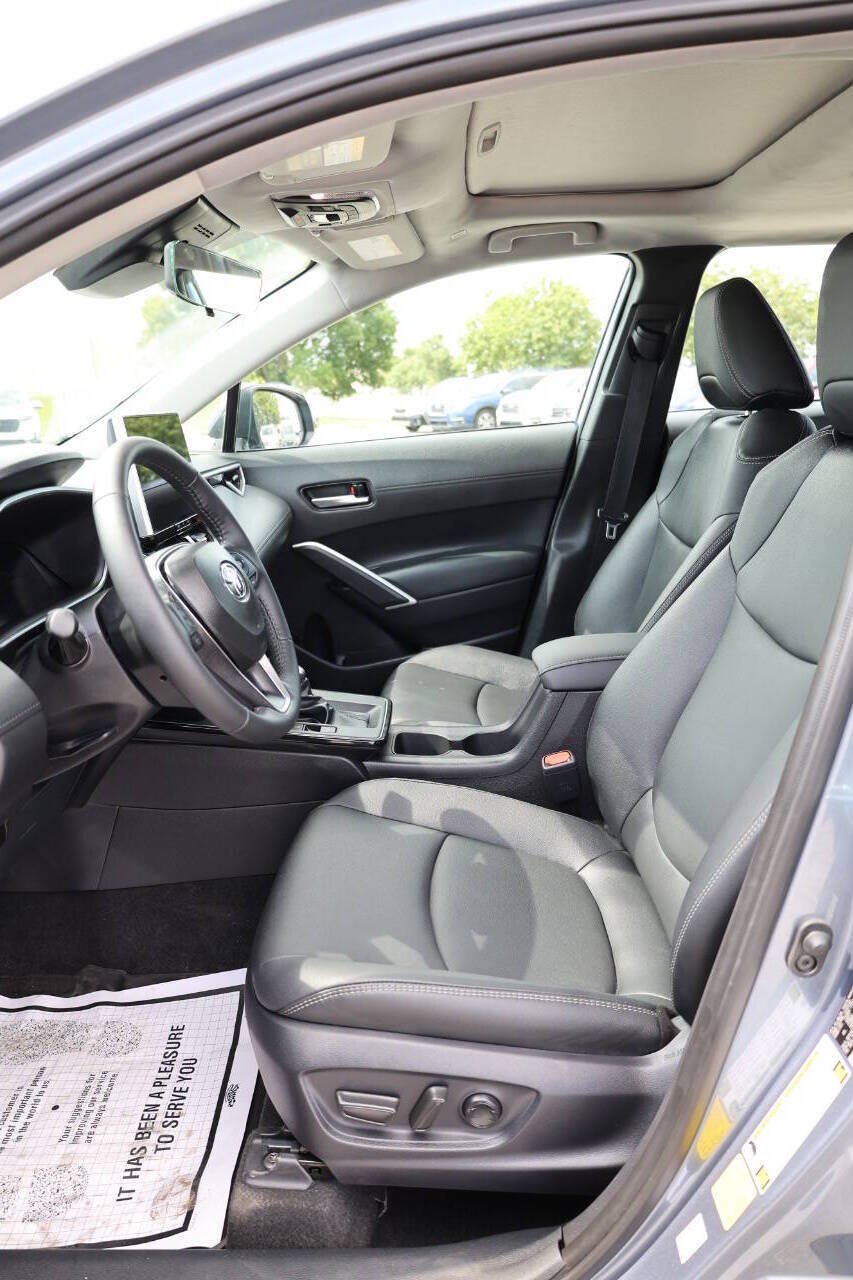 Used 2026 Toyota Corolla Cross XLE w/ Convenience Package AWD/4WD image 13