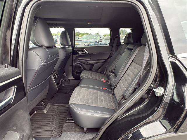 Used 2024 Mitsubishi Outlander SE Black Edition FWD image 16