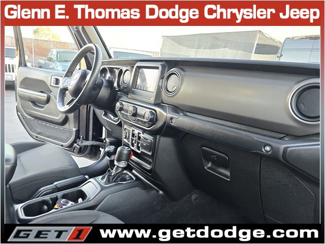 Certified 2022 Jeep Gladiator Willys image 31