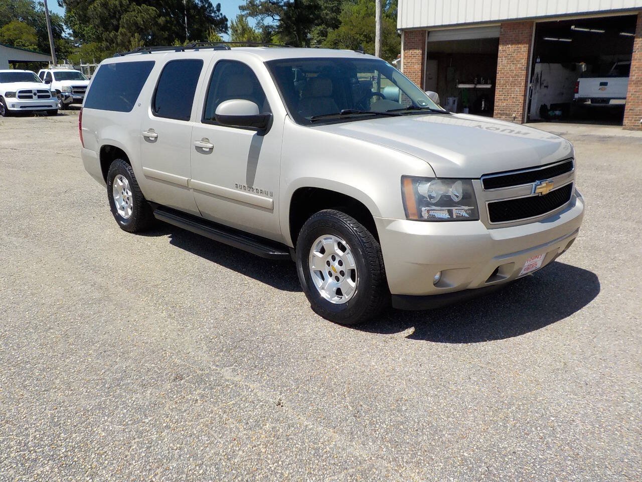 Used 2009 Chevrolet Suburban LT w/ Luxury Package RWD image 7