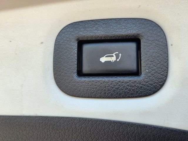 Used 2016 Nissan Rogue SL w/ SL Premium Package FWD image 12