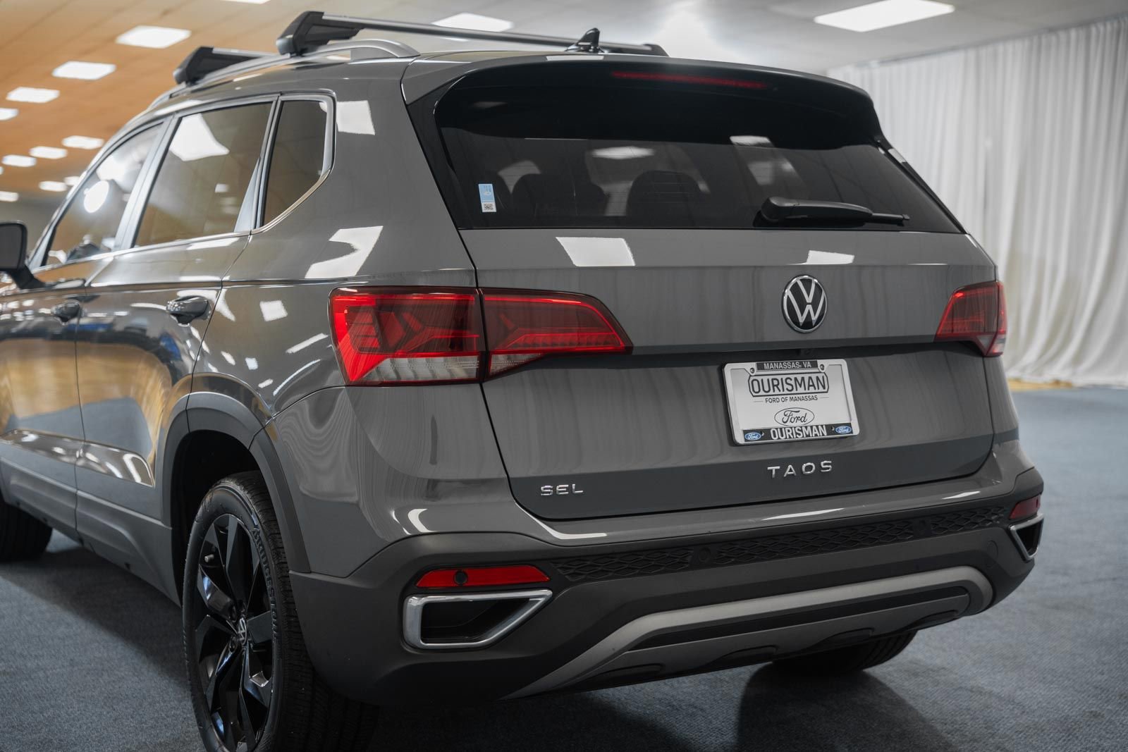 Used 2022 Volkswagen Taos SEL w/ Panoramic Sunroof Package FWD image 6