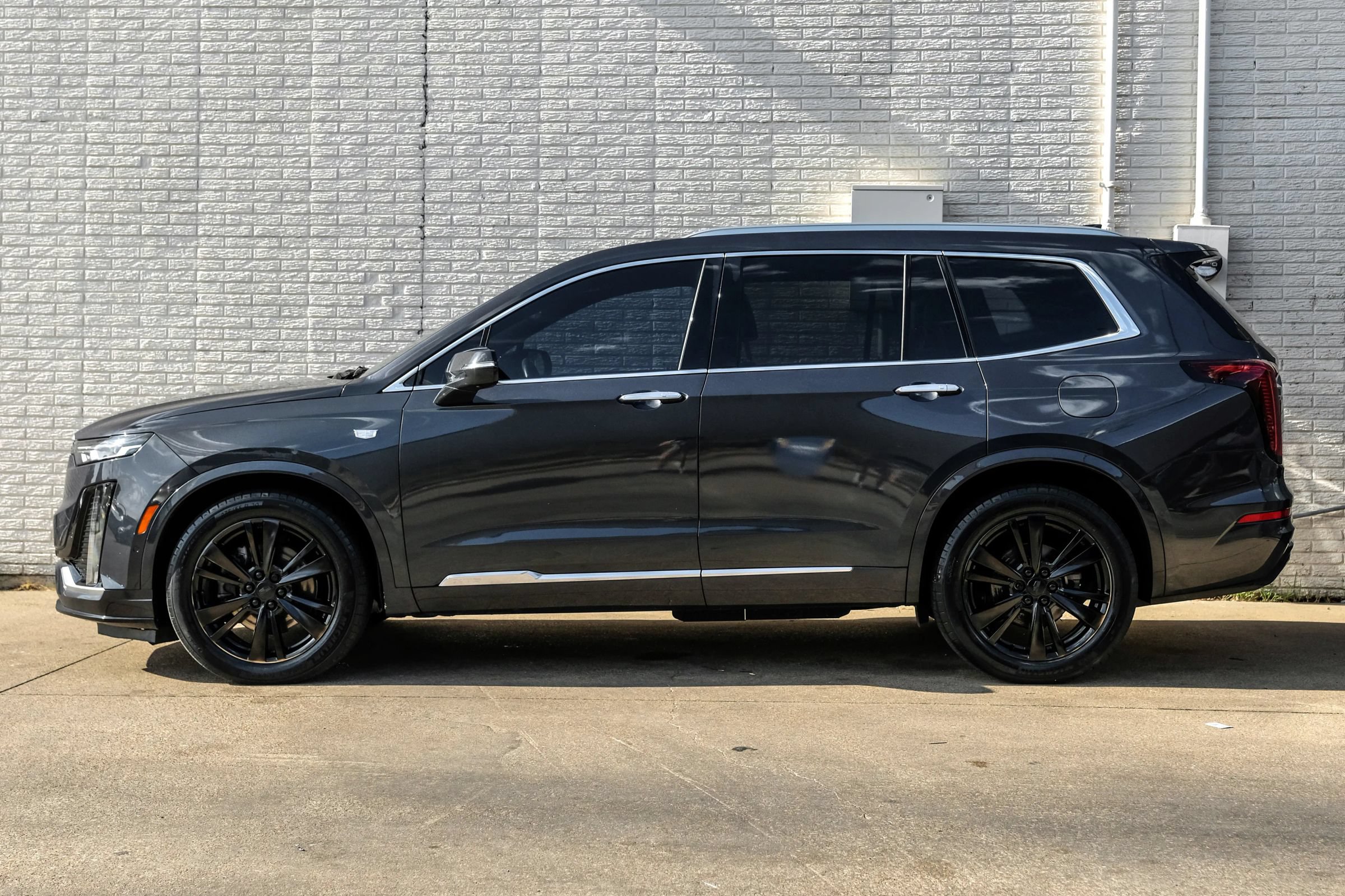 Used 2022 Cadillac XT6 Premium Luxury w/ Technology Package FWD image 11