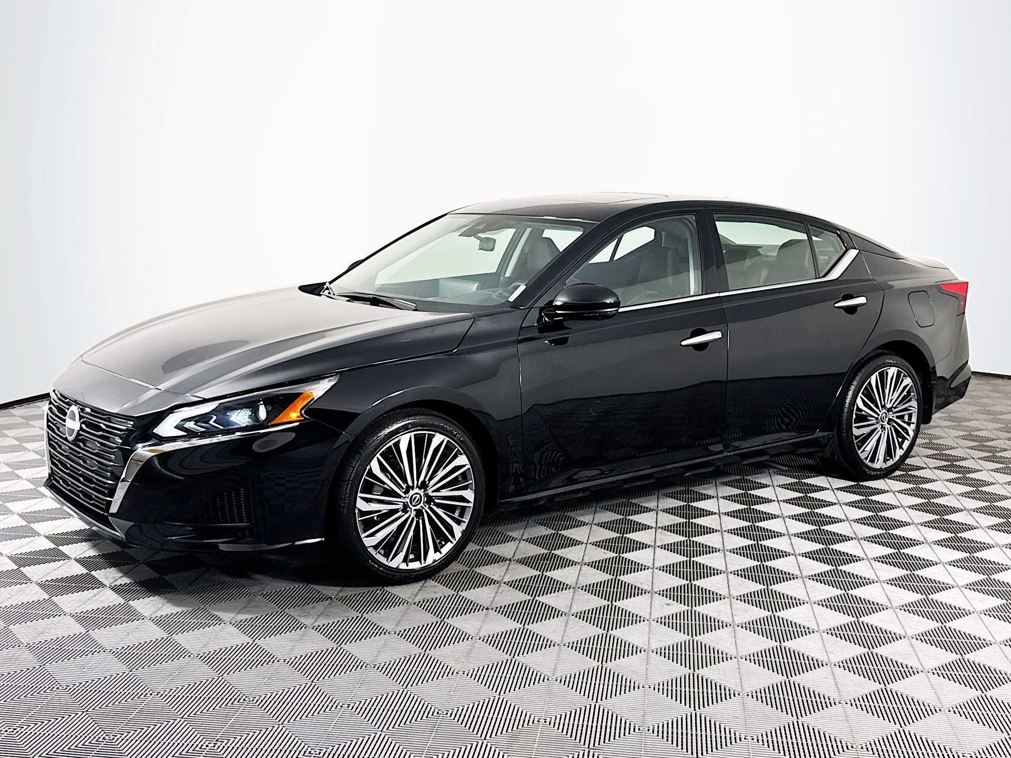 Used 2025 Nissan Altima 2.5 SL image 4