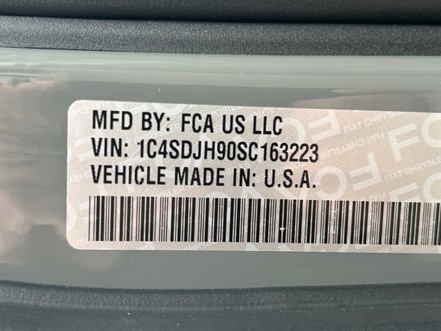 Used 2025 Dodge Durango SRT Hellcat w/ Trailer Tow Group IV image 32