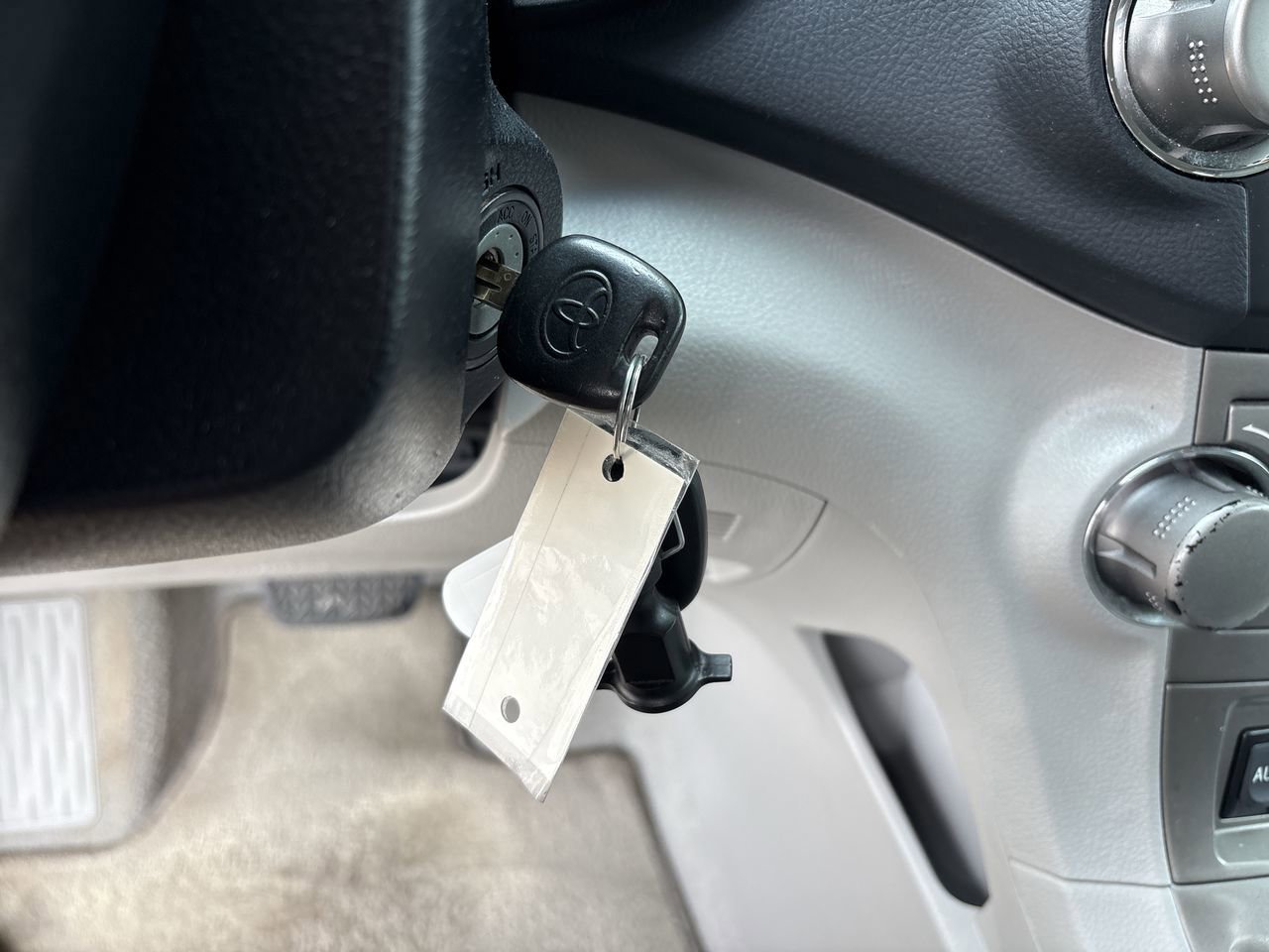 Used 2010 Toyota Highlander SE FWD image 25