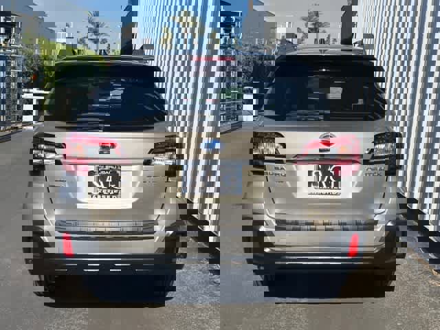 Used 2019 Subaru Outback 2.5i Premium w/ Popular Package #2 AWD/4WD image 5