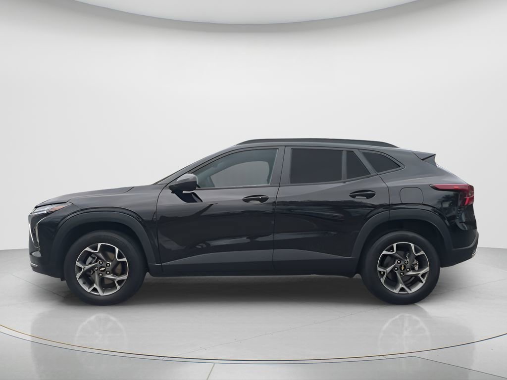 Used 2025 Chevrolet Trax LT w/ LT Convenience Package image 8