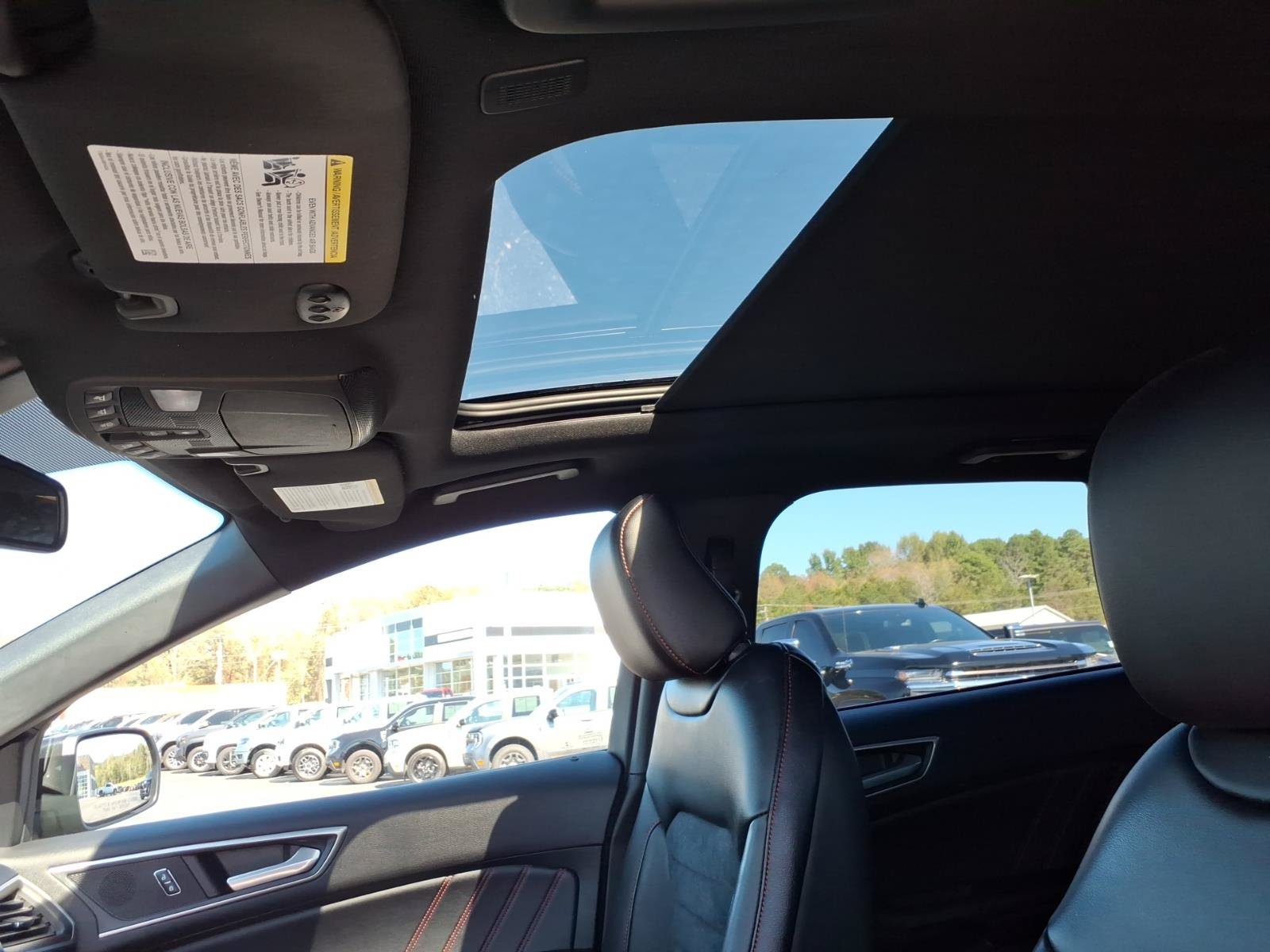 Used 2022 Ford Edge ST-Line w/ Class II Trailer Tow Package AWD/4WD image 14