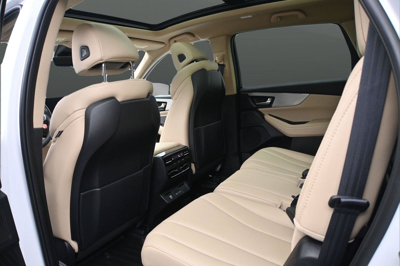 Certified 2025 Acura MDX SH-AWD image 12