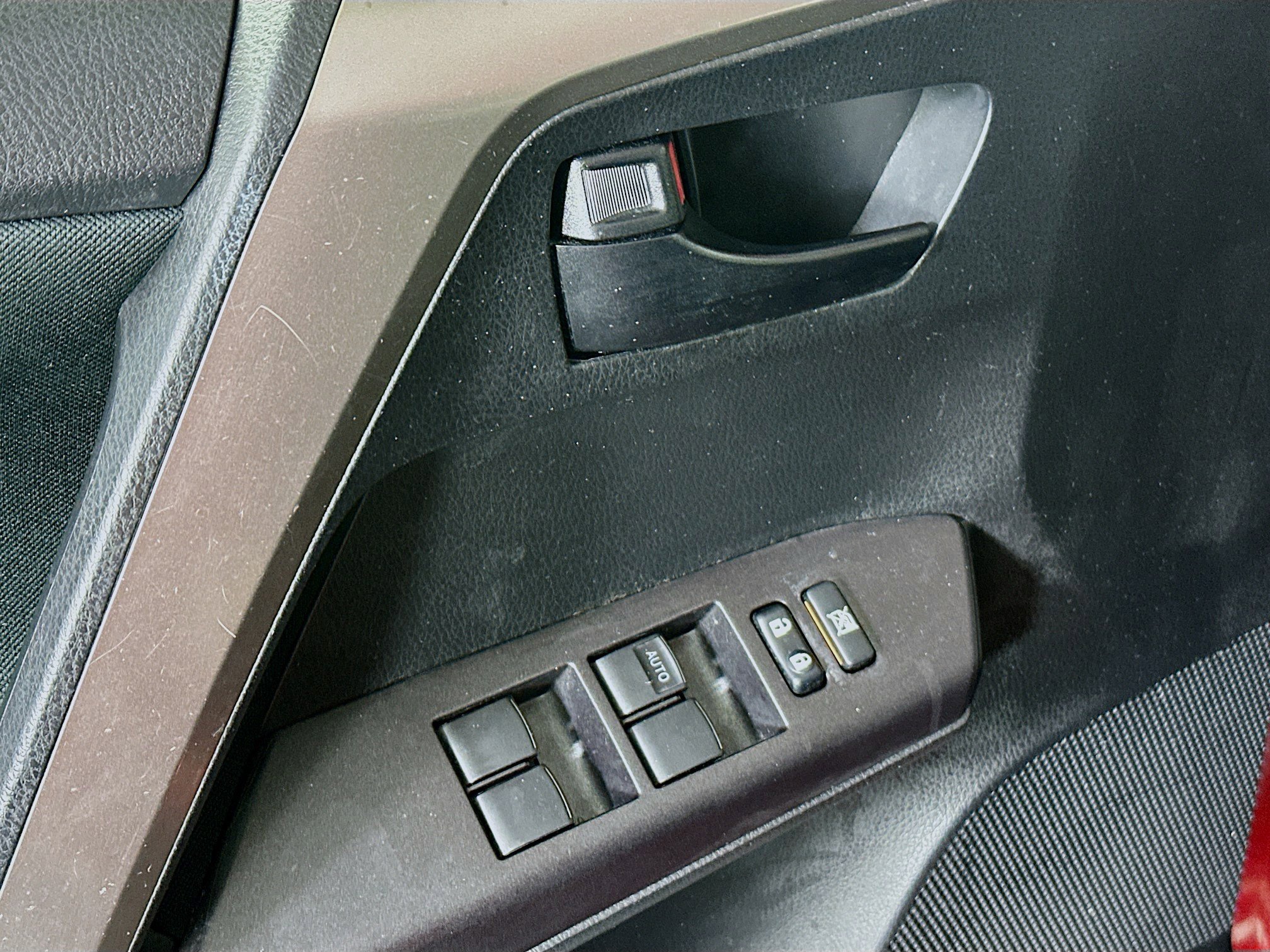 Used 2017 Toyota RAV4 LE FWD image 14