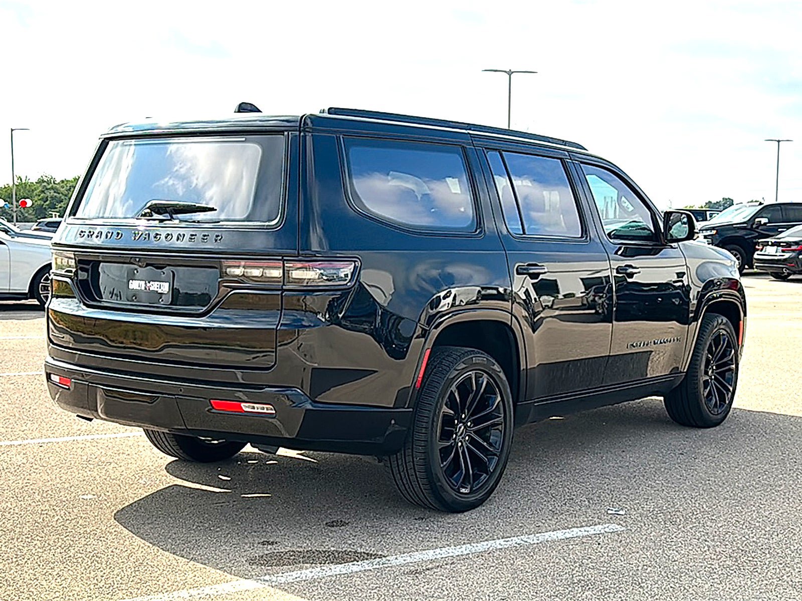 Used 2023 Jeep Grand Wagoneer Series III AWD/4WD image 8