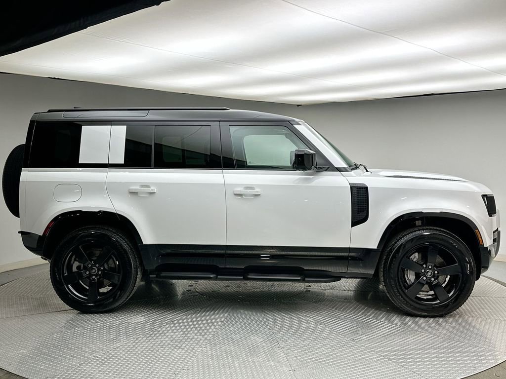 Certified 2025 Land Rover Defender 110 X-Dynamic SE image 14