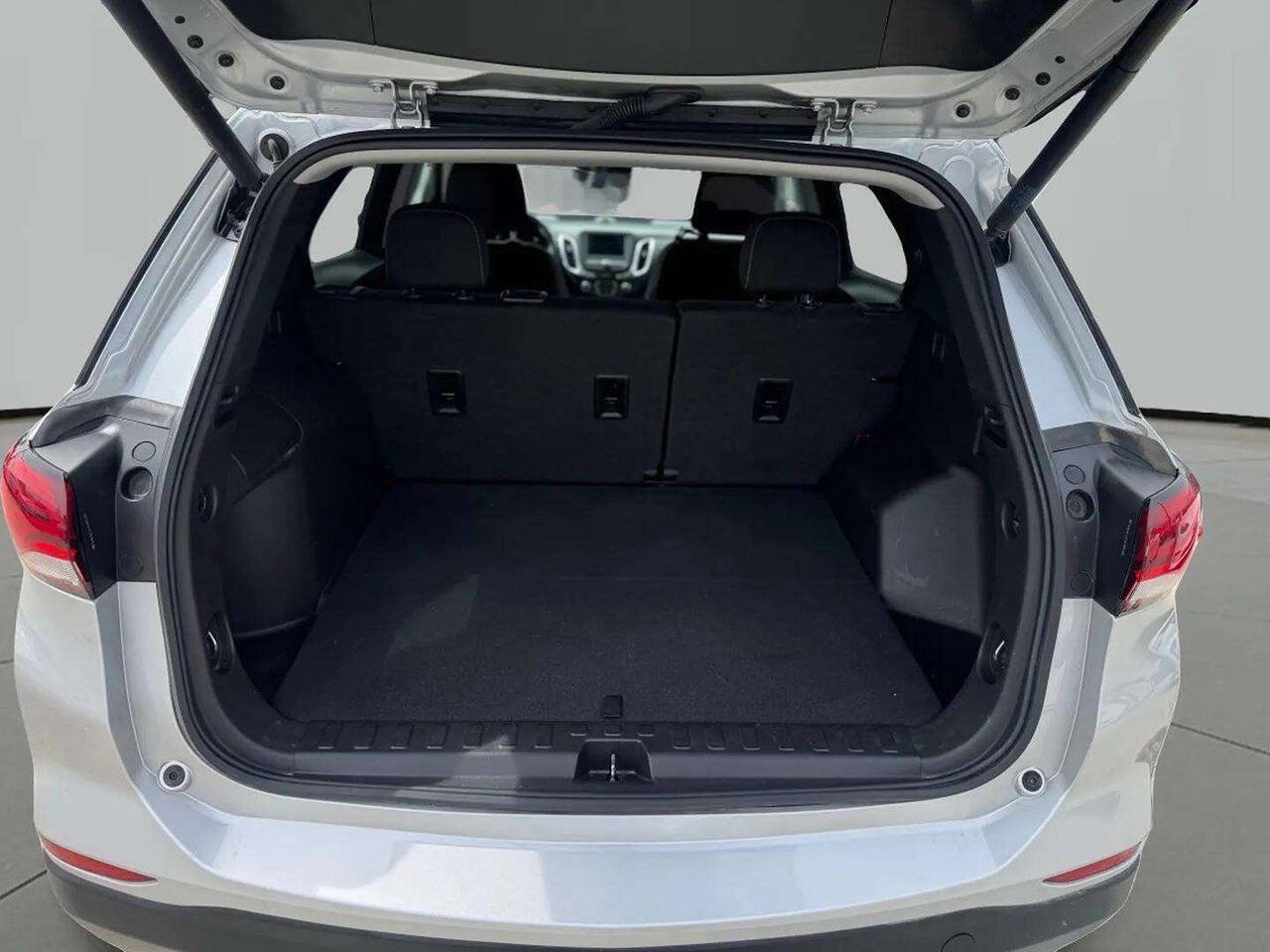 Used 2022 Chevrolet Equinox LT w/ Driver Convenience Package AWD/4WD image 15