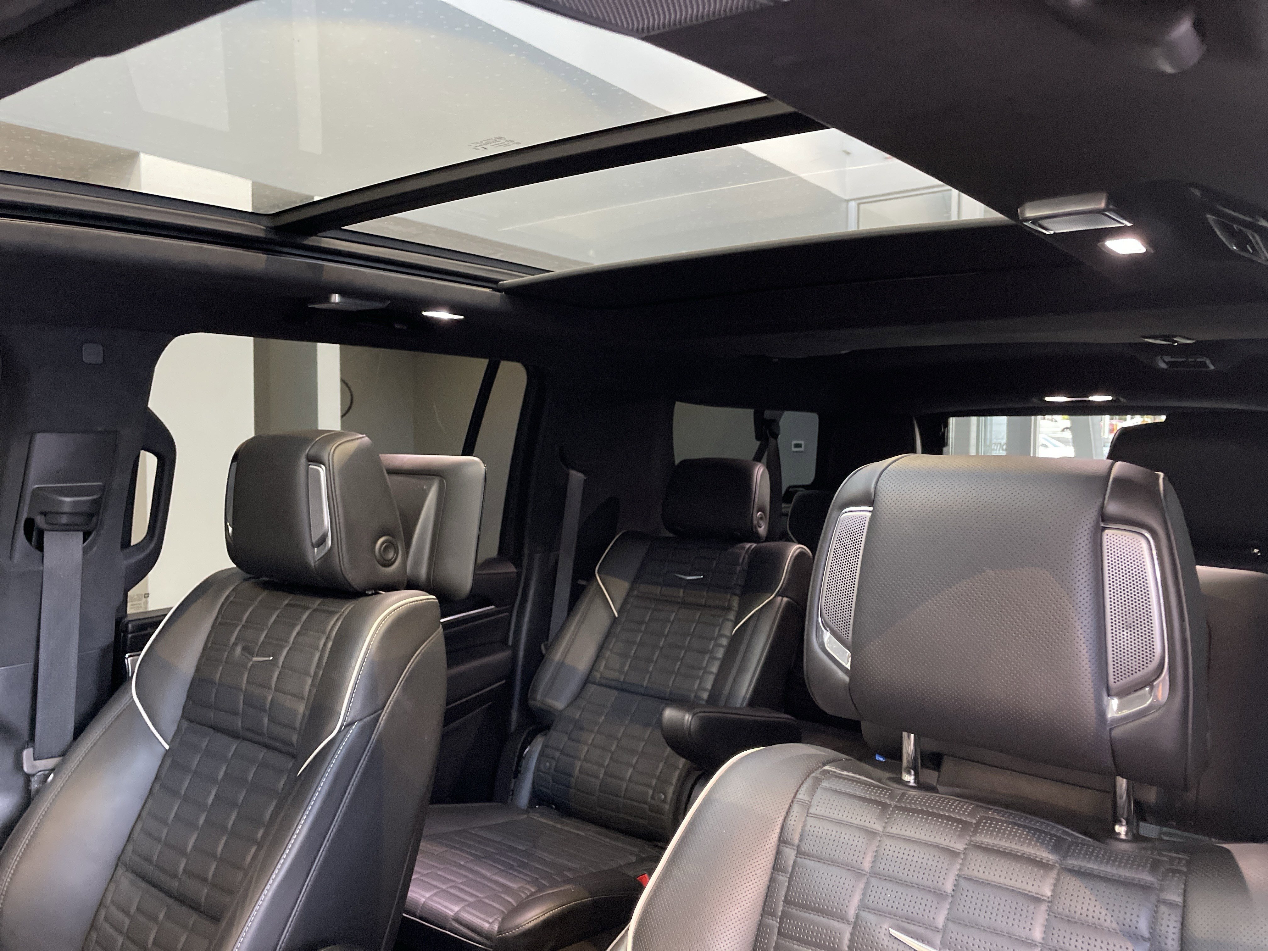 Used 2024 Cadillac Escalade ESV V w/ Heavy-Duty Trailer Package AWD/4WD image 23