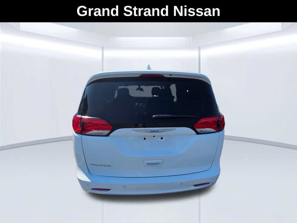 Used 2018 Chrysler Pacifica LX FWD image 9