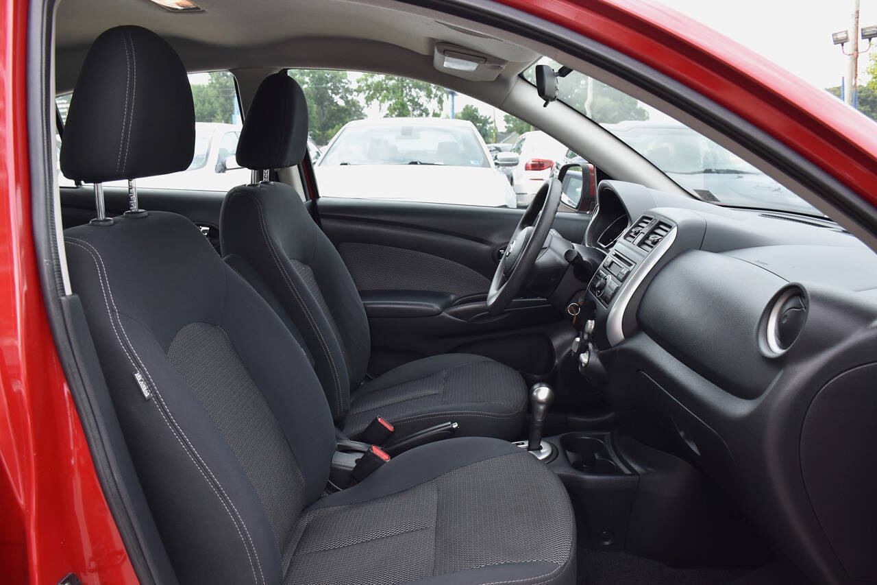 Used 2014 Nissan Versa SV FWD image 16