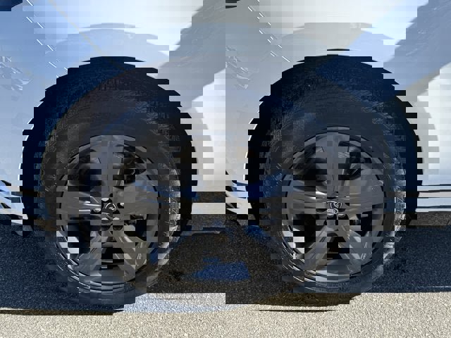 Used 2025 Land Rover Range Rover Velar Dynamic SE image 11