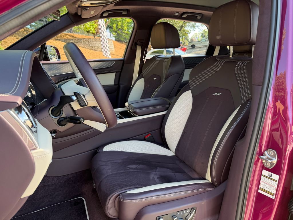 Used 2023 Bentley Bentayga image 16