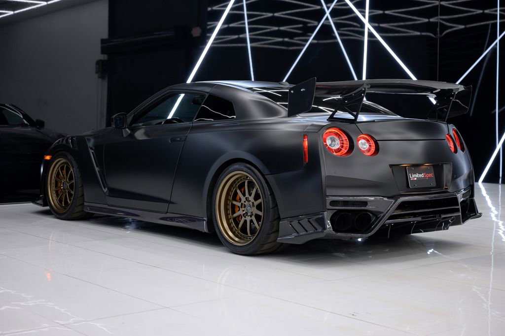 Used 2018 Nissan GT-R Premium image 21