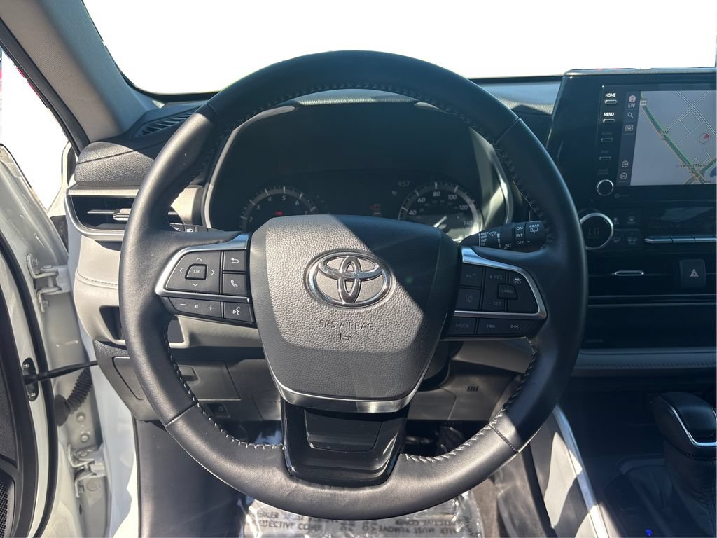 Used 2020 Toyota Highlander XLE AWD/4WD image 18