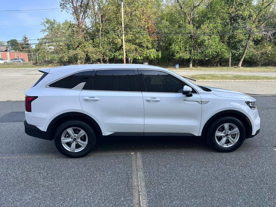 Used 2023 Kia Sorento LX image 7