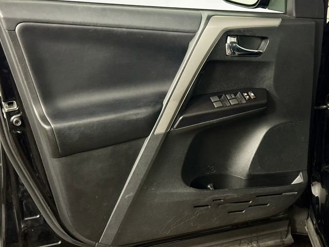 Used 2018 Toyota RAV4 XLE image 18