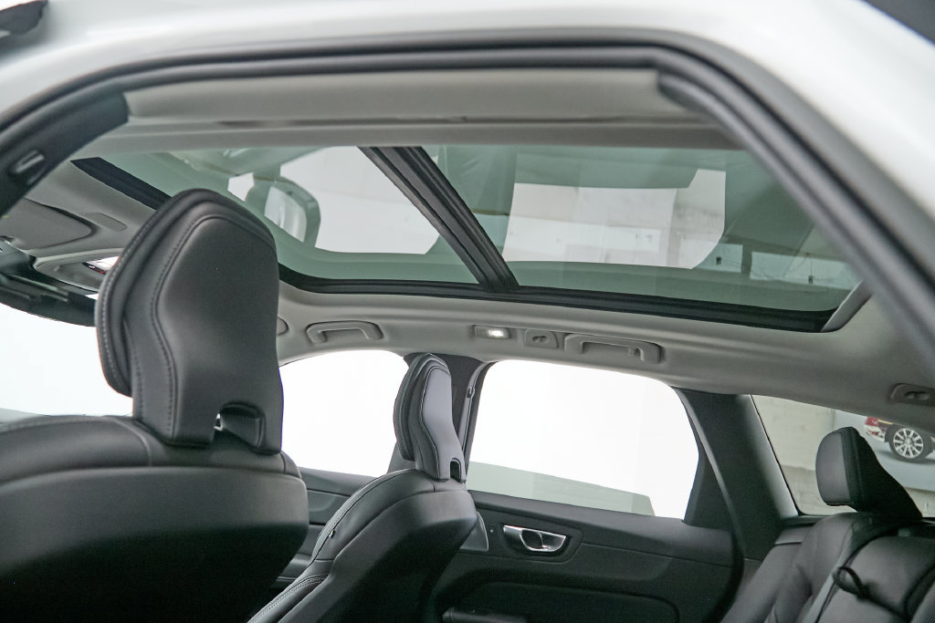 Certified 2023 Volvo XC60 B6 Ultimate w/ Climate Package AWD/4WD image 25