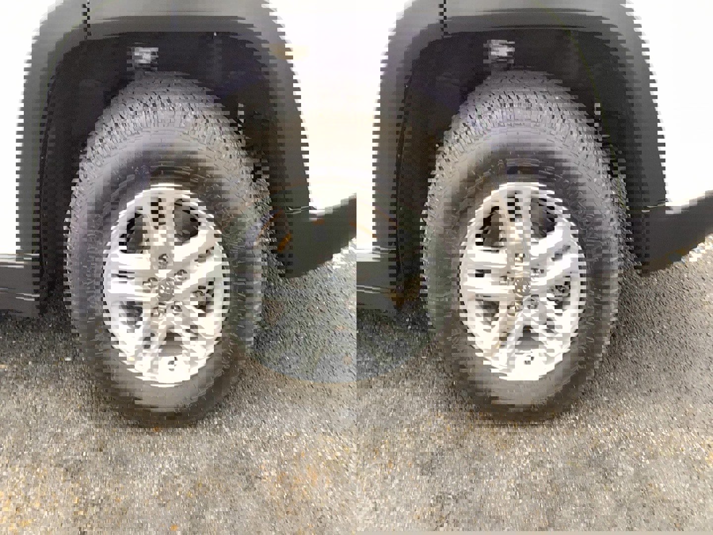 Certified 2023 Jeep Grand Cherokee Laredo w/ Trailer Tow Prep Group (B) image 9