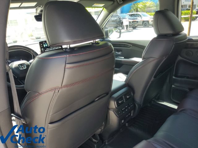 Used 2025 Honda Pilot Black Edition image 15