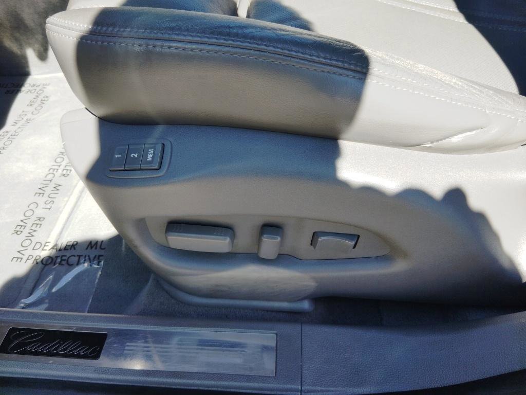 Used 2010 Cadillac SRX Luxury image 15