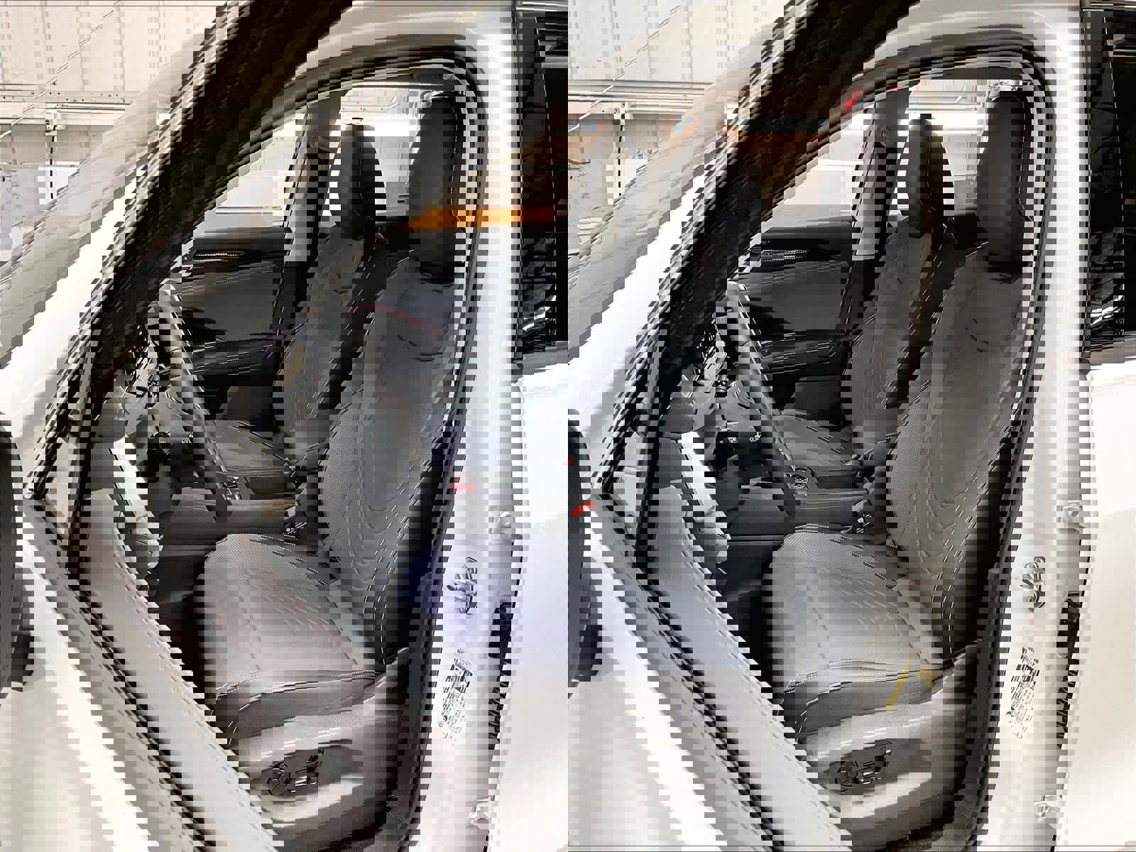 Used 2025 Volkswagen Tiguan SE image 27