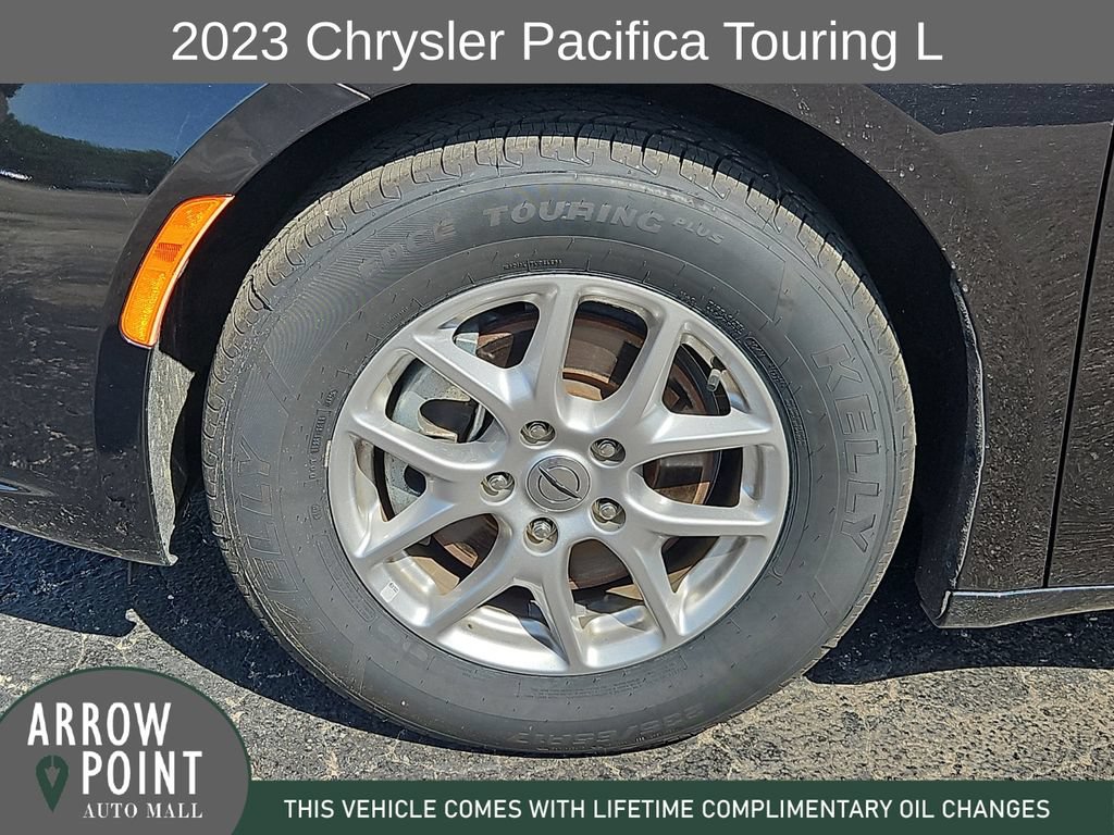 Used 2023 Chrysler Pacifica Touring-L FWD image 16