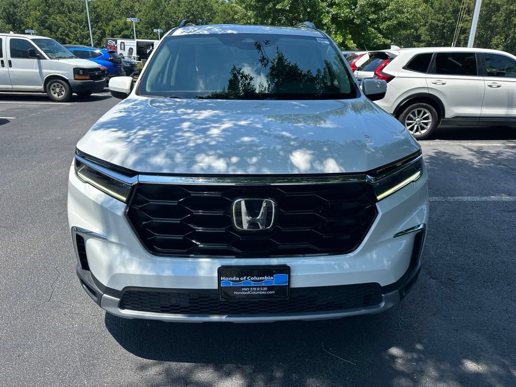 Certified 2025 Honda Pilot Touring image 8