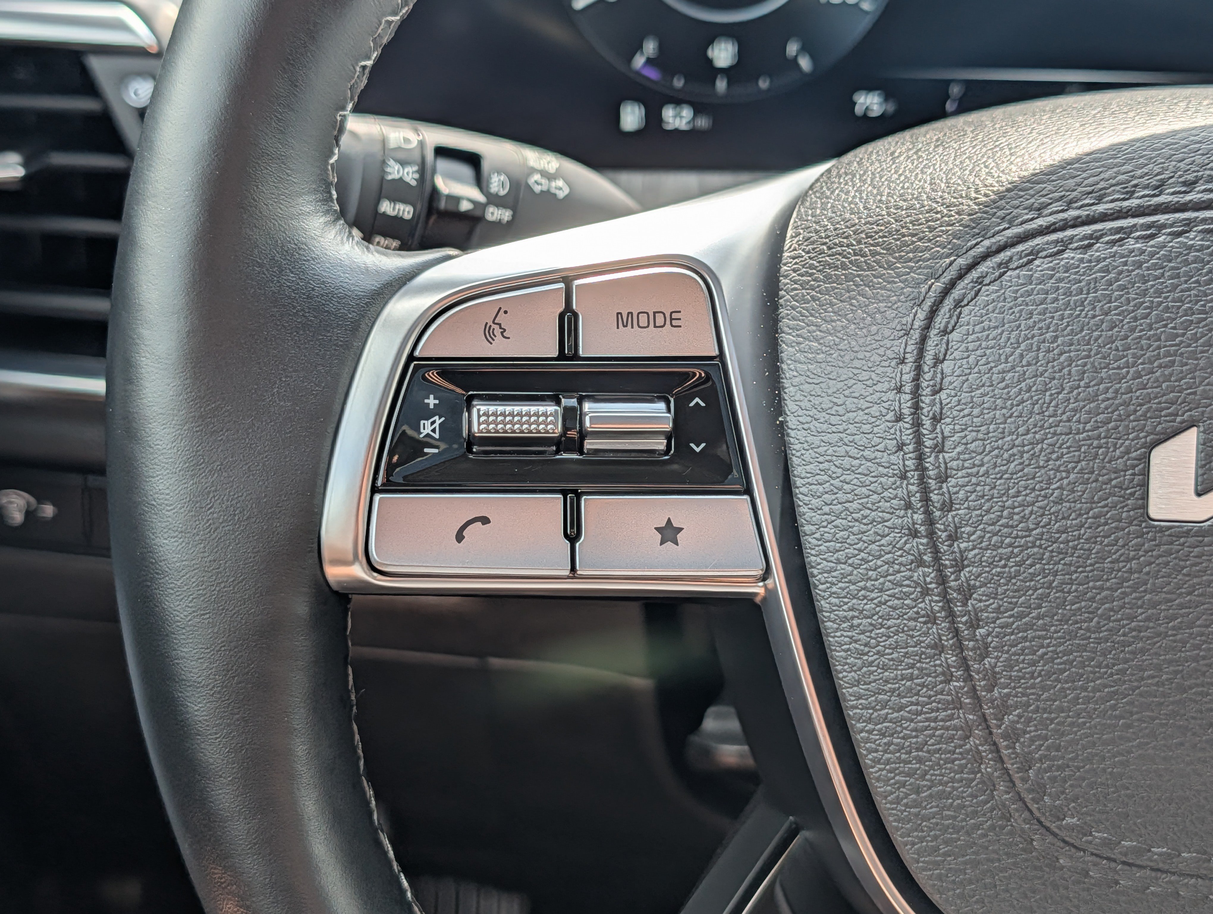 Certified 2025 Kia Telluride SX w/ SX Captain's Chair Package AWD/4WD image 31